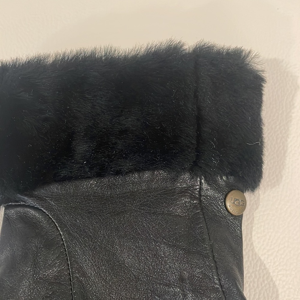 Ugg Gloves - image 4
